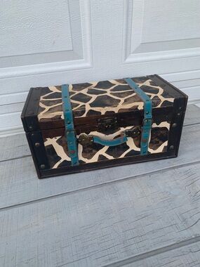 Vintage Giraffe Print Storage Trunk Turquoise Straps Chest 17” Box Home Decor